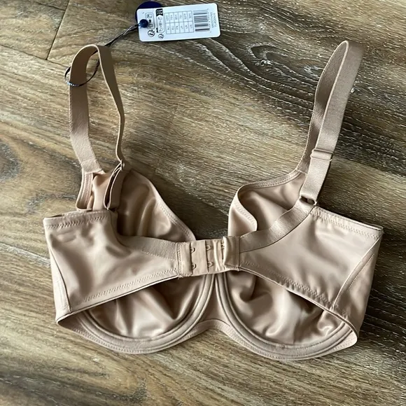 Fantasie Smoothing Balcony Bra in Nude NWT