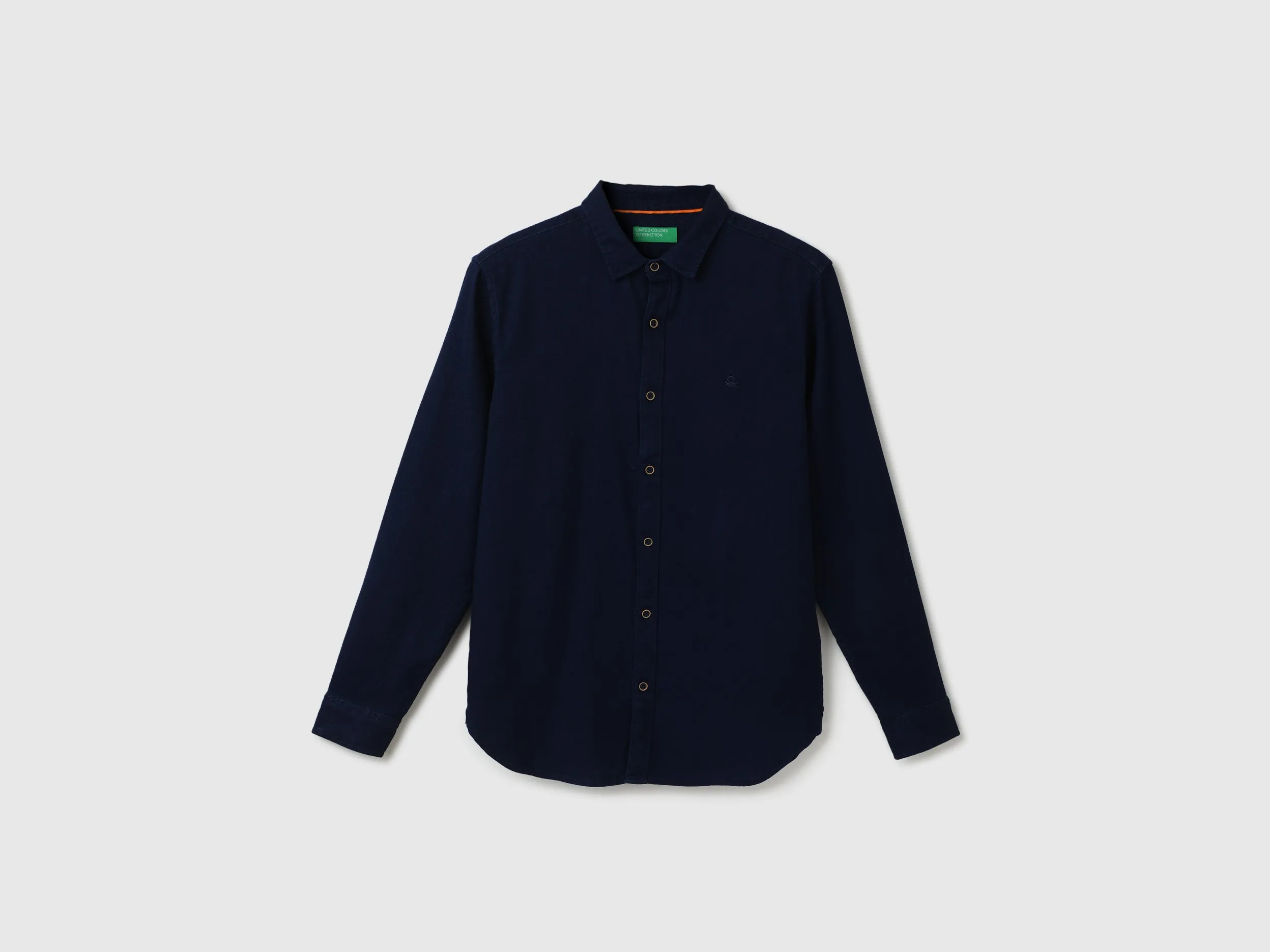 Men Solid Spread Collar Shirt