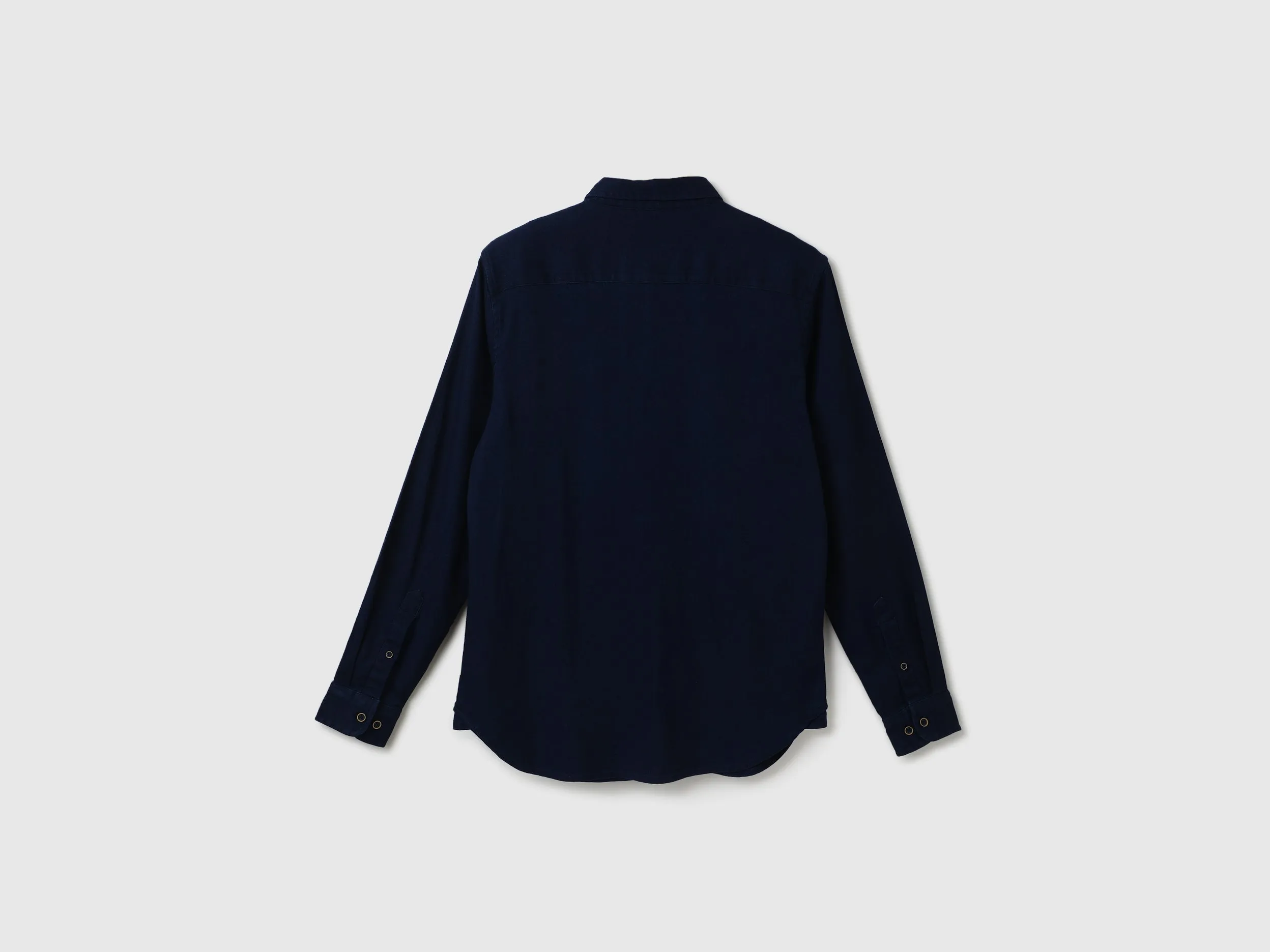 Men Solid Spread Collar Shirt