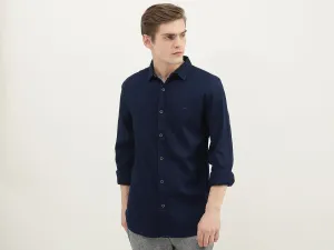 Men Solid Spread Collar Shirt