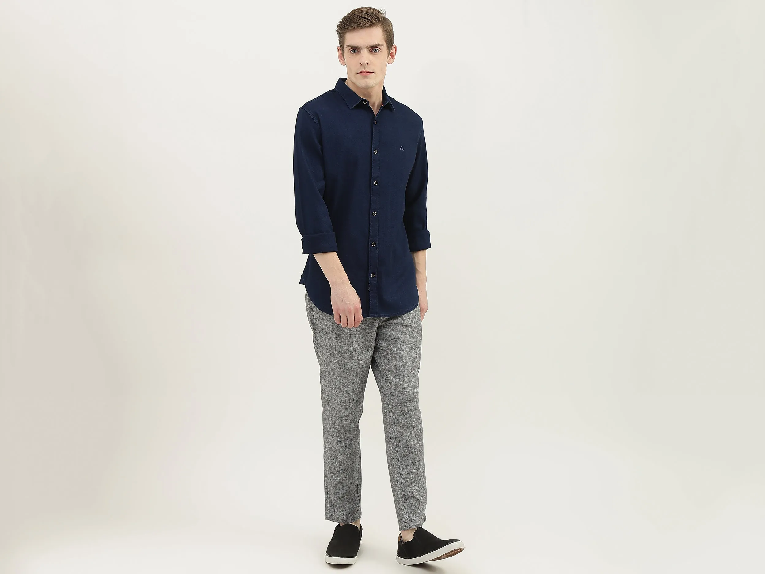 Men Solid Spread Collar Shirt