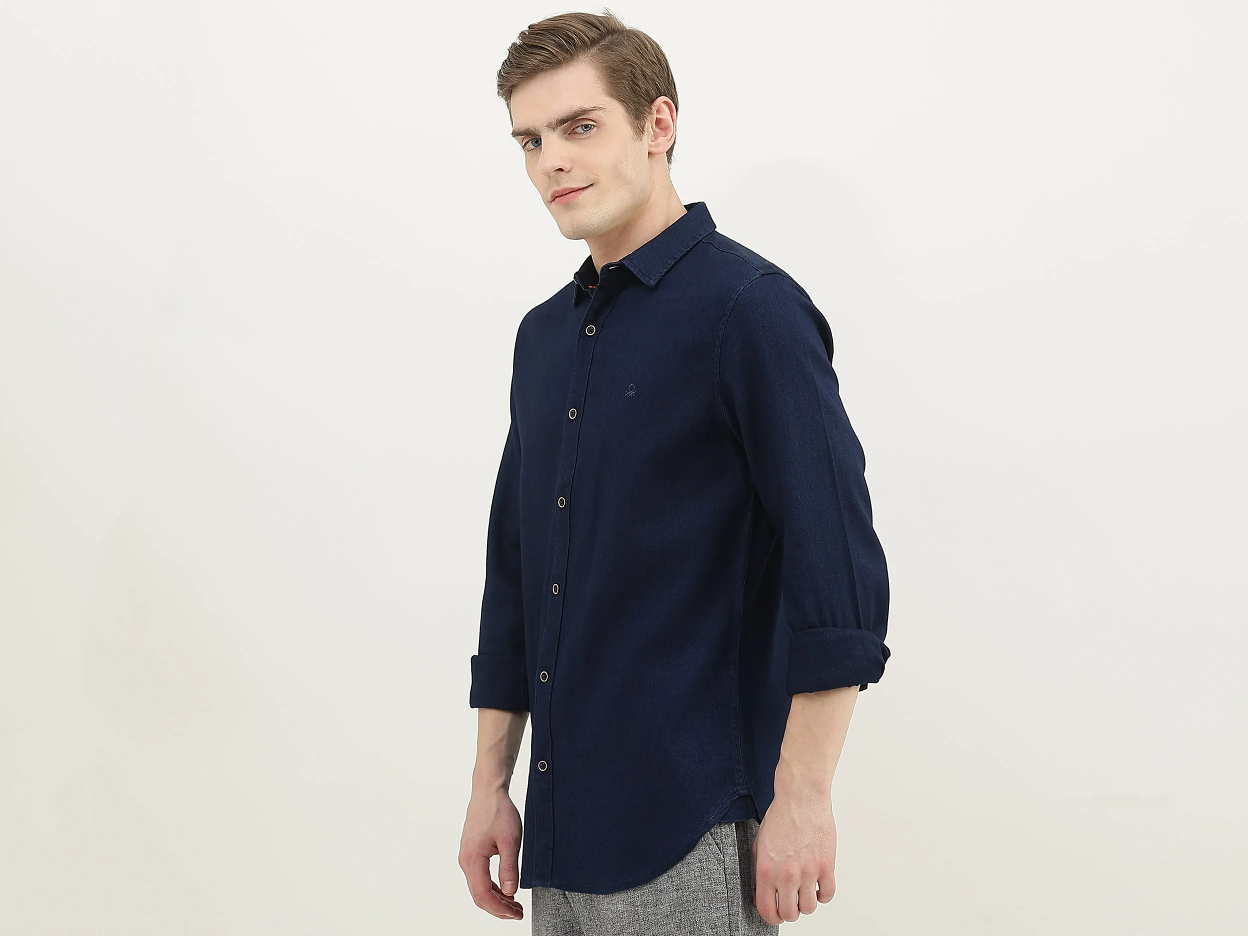 Men Solid Spread Collar Shirt