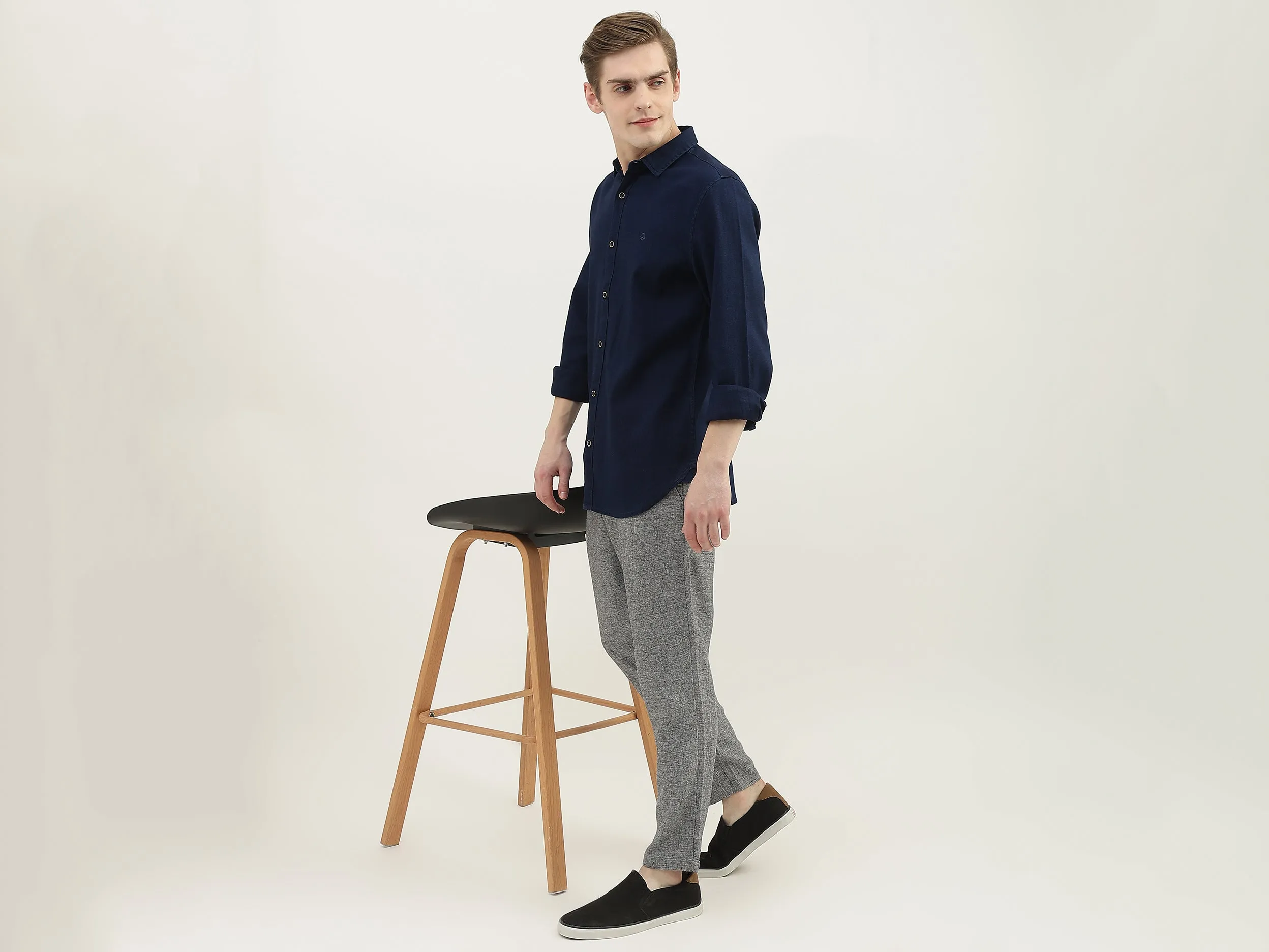 Men Solid Spread Collar Shirt