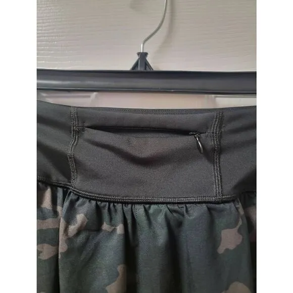 Spanx &quot; Get Moving&quot; Camo Shorts XL