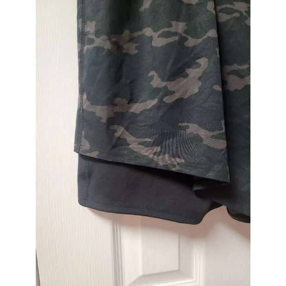 Spanx &quot; Get Moving&quot; Camo Shorts XL