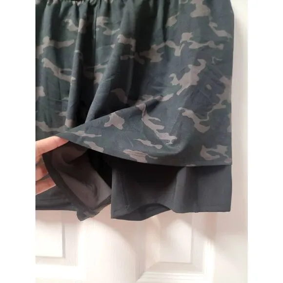 Spanx &quot; Get Moving&quot; Camo Shorts XL