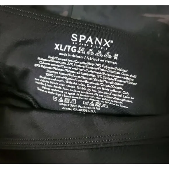 Spanx &quot; Get Moving&quot; Camo Shorts XL