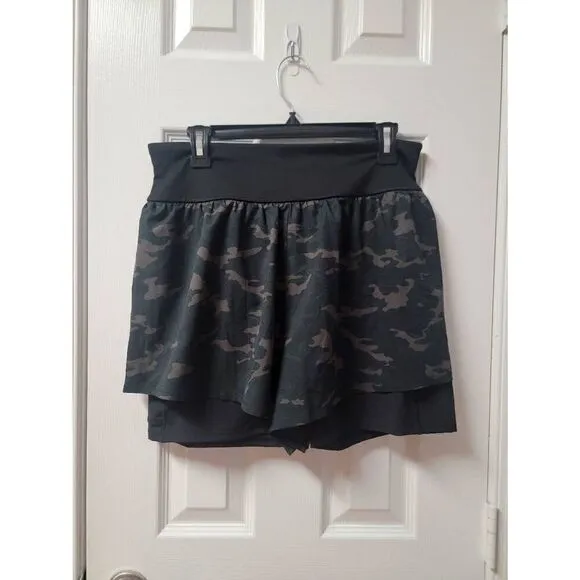 Spanx &quot; Get Moving&quot; Camo Shorts XL