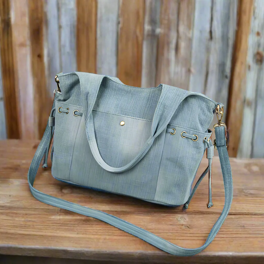 Stylish High-Quality Denim Women's Bag with Zipper Closure and Multiple Pockets
