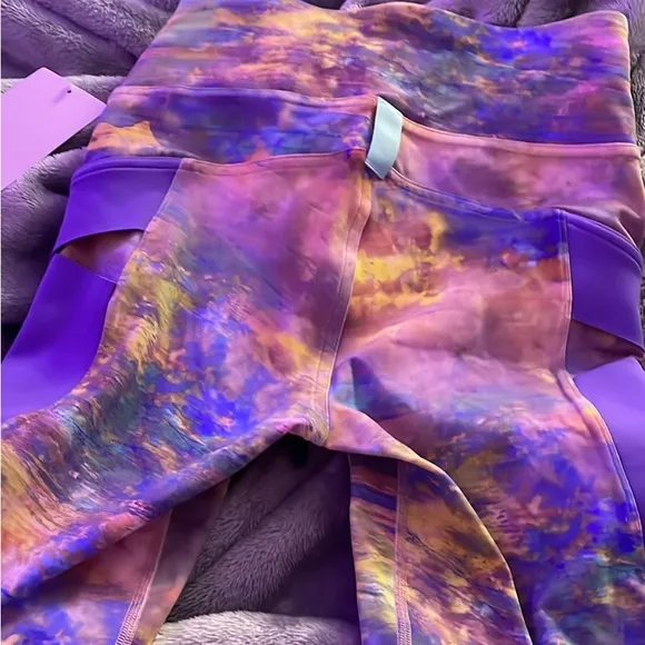 The Lululemon Cargo SHR Hiking short 8”. Size 4