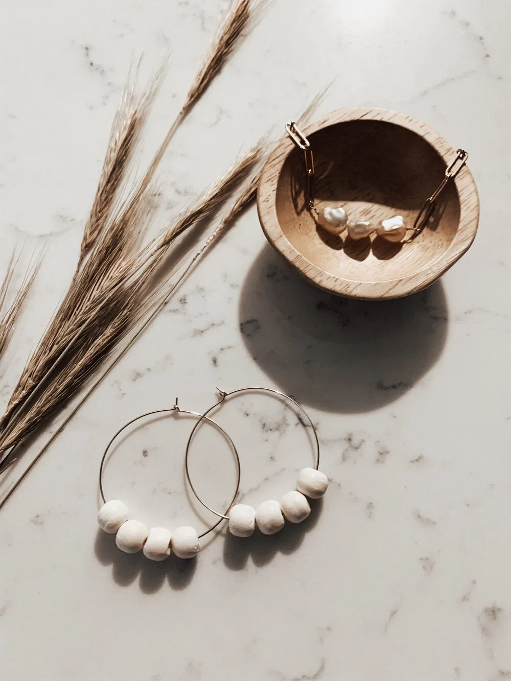 THE NINA GOLD HOOPS WITH WHITE WOOD