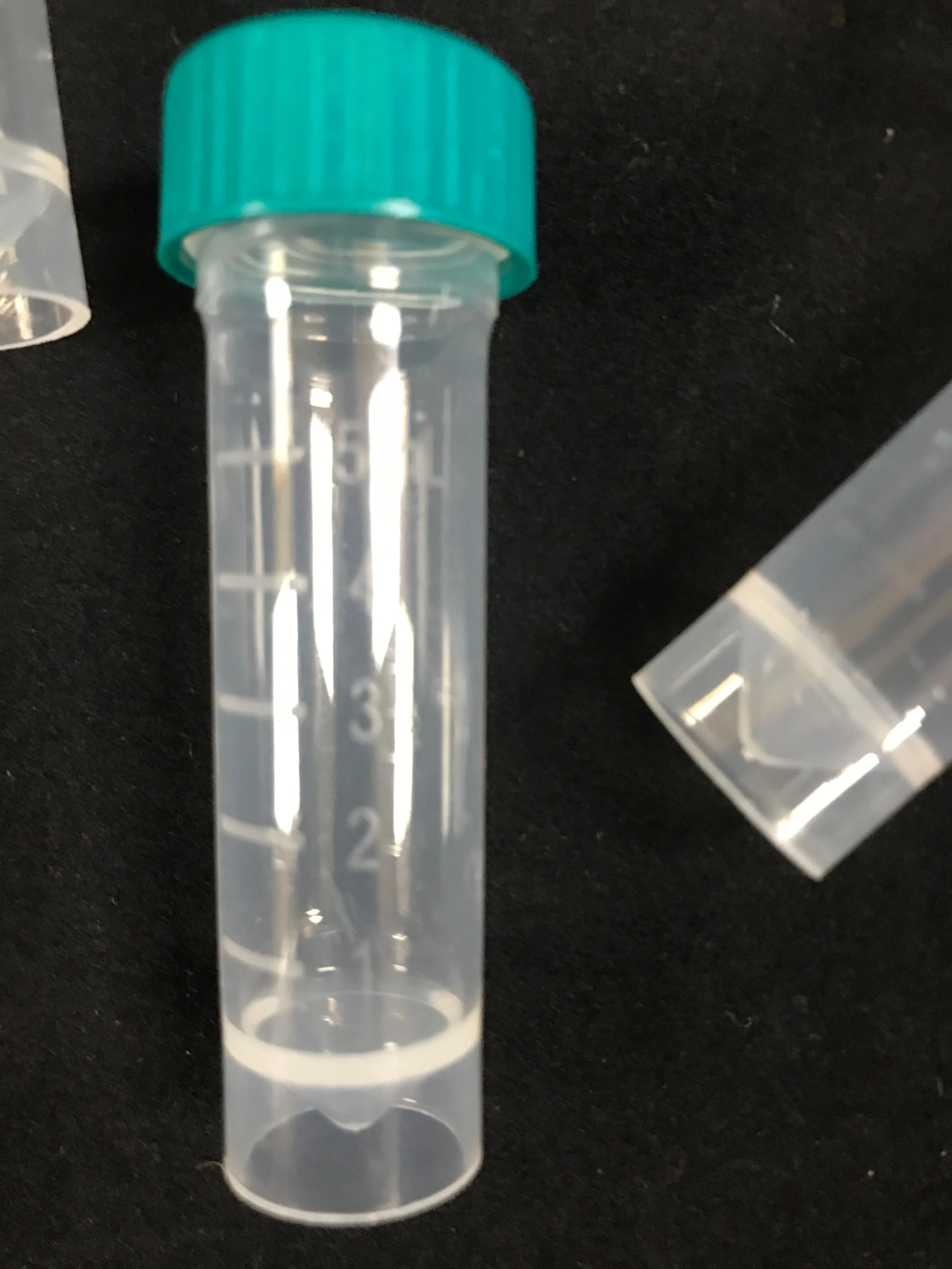 Transport Tube, Plastic Graduated, with Green or Blue leakproof Screw Cap, NON-STERILE Polypropylene, Conical Bottom, Self-Standing