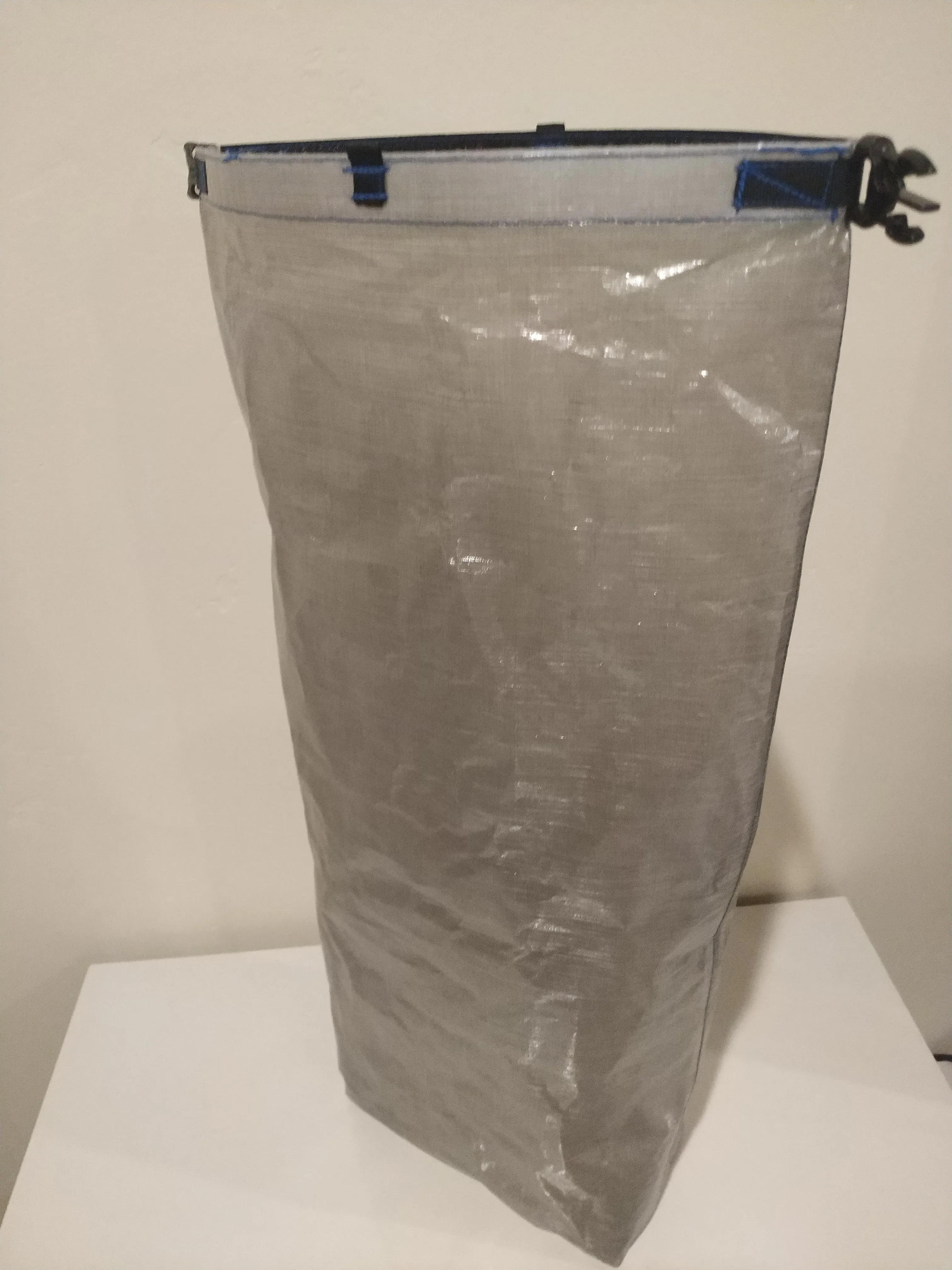 Ultralight Medium Dry Bag - Solid Color Dyneema