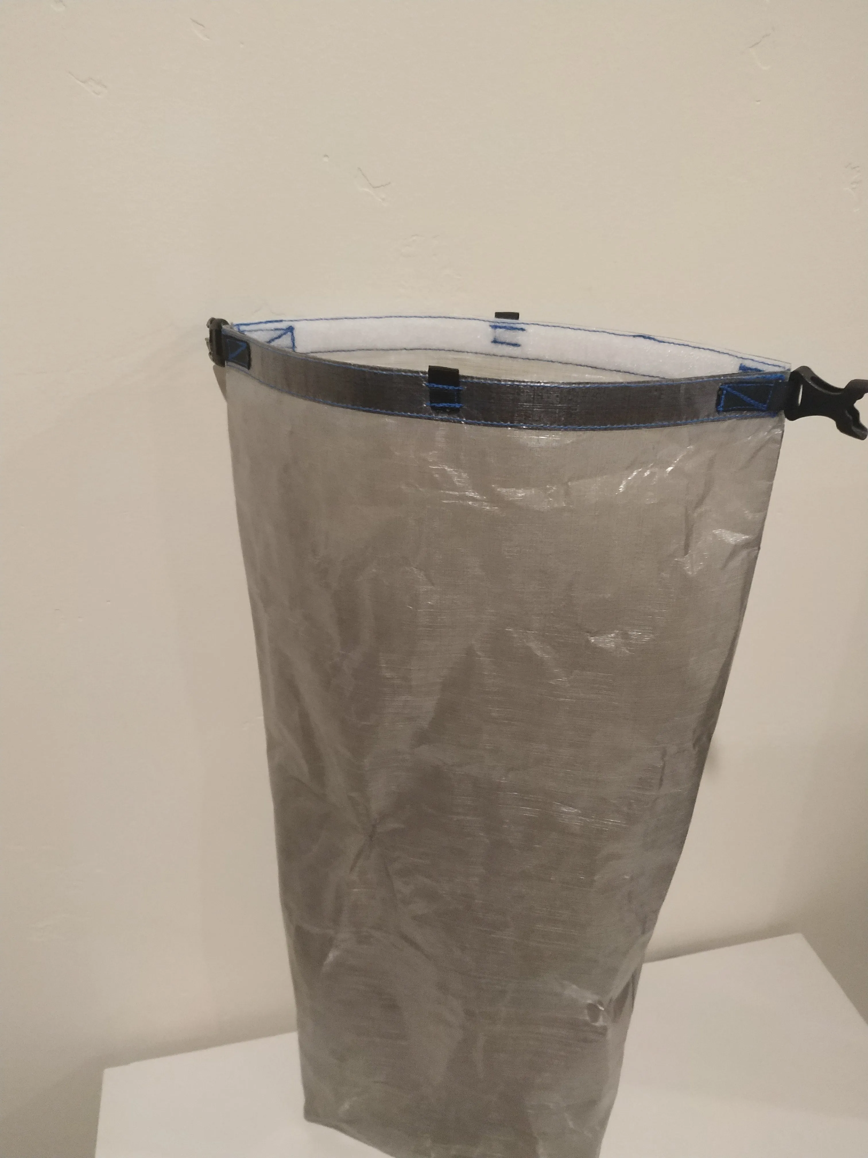Ultralight Medium Dry Bag - Solid Color Dyneema